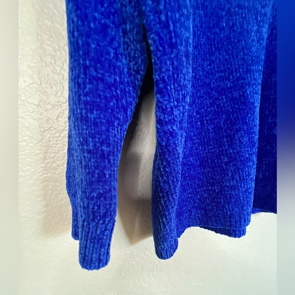 Express Sweater - Picture 4 of 9